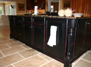 The cabinet to the right of the sink is a pull out trash bin w/ 2 separate cans for recycling. To the left of the sink are 2 Fisher/ Paykel dishdrawers. Flanking the sink with trash and Dish drawers makes for efficient kitchen duty!